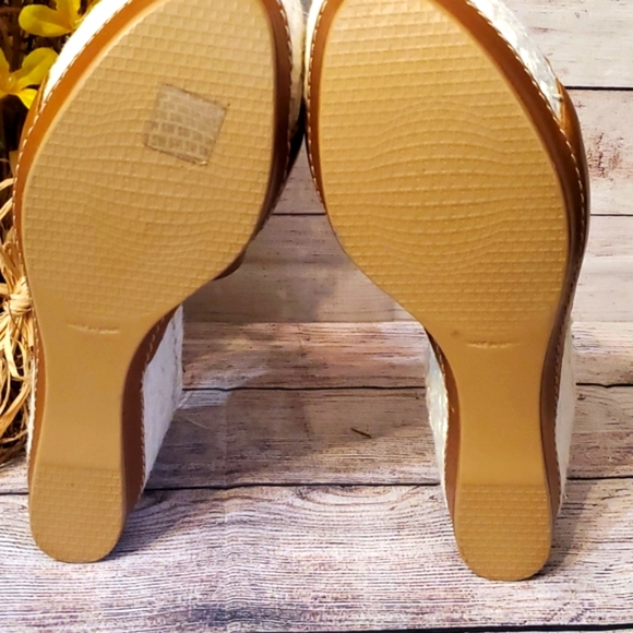 Stuart Weitzman Wedge Sandal NWOT - Picture 10 of 13